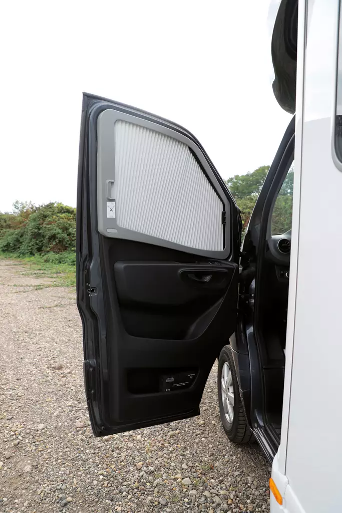 Remis sivuikkunan pimennysverho REMIfront 4, MB Sprinter 2019->, vasen - Ikkunat ja osat - 23691 - 1