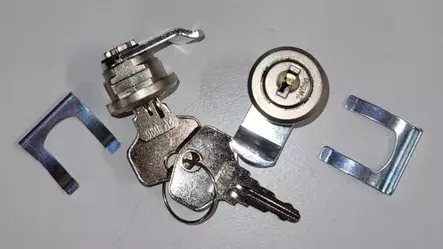 Etulaatikon lukkosarja, 2 pesää ja avaimet, Beachy - HOBBY VARAOSAT - 17882 - 1