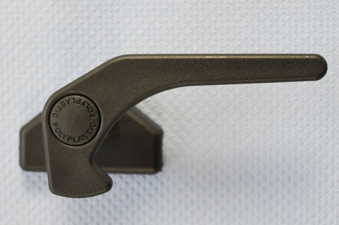 Ikkunasalpa, painonappi, liukukiinnitys 09.15.451.00.00.00.000, Polyplastic - HOBBY VARAOSAT - 8435 - 1